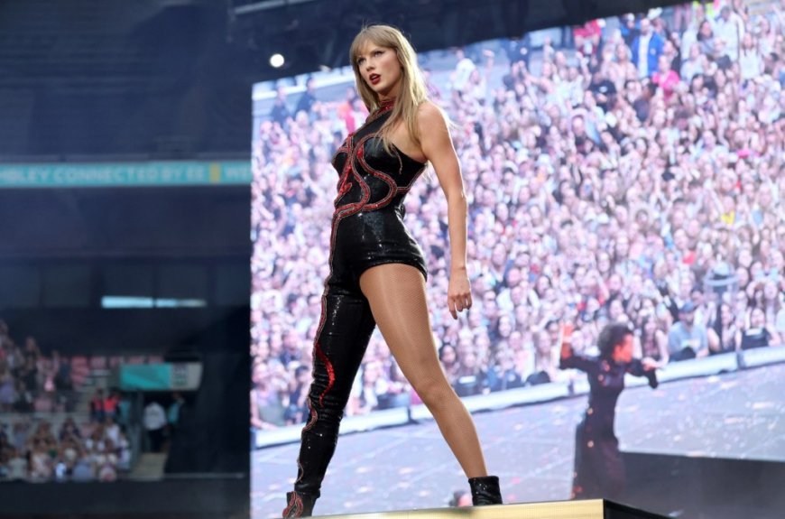 Taylor Swift Debuts ‘thanK you aIMee’ Live, Sings ‘Castles Crumbling’ With Hayley Williams in London