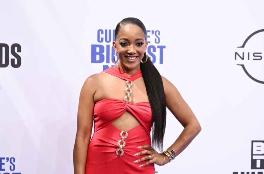Mickey Guyton Calls Kendrick Lamar an ‘Incredible Lyricist,’ Wants to Collab With Snoop Dogg on Country Record